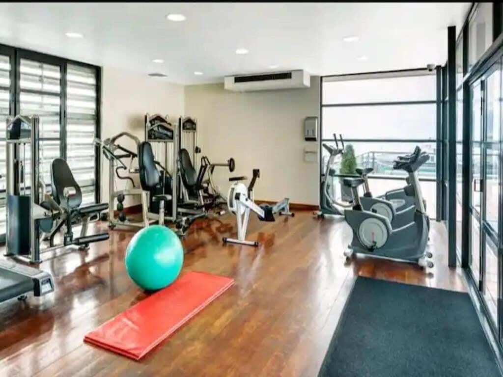 Lovely Bright Apartment With Balcony Pool And Gym Auckland Buitenkant foto